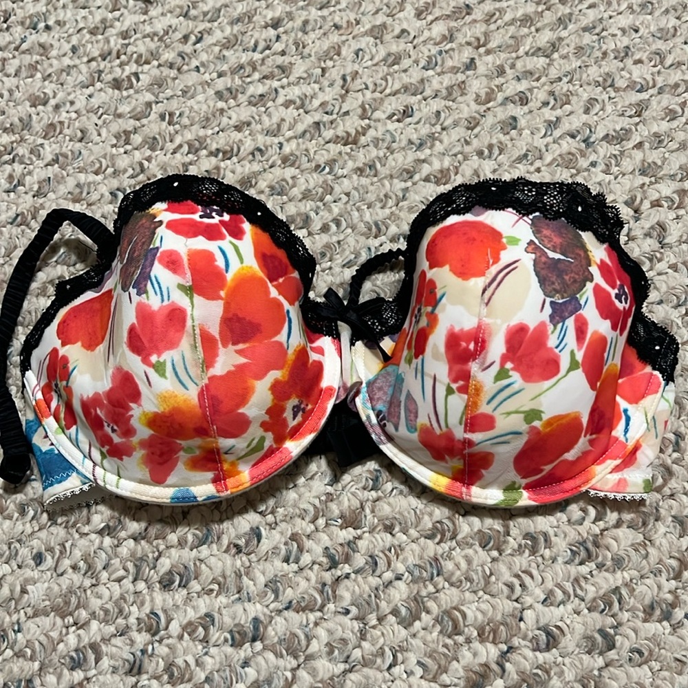 Elle McPherson brassiere